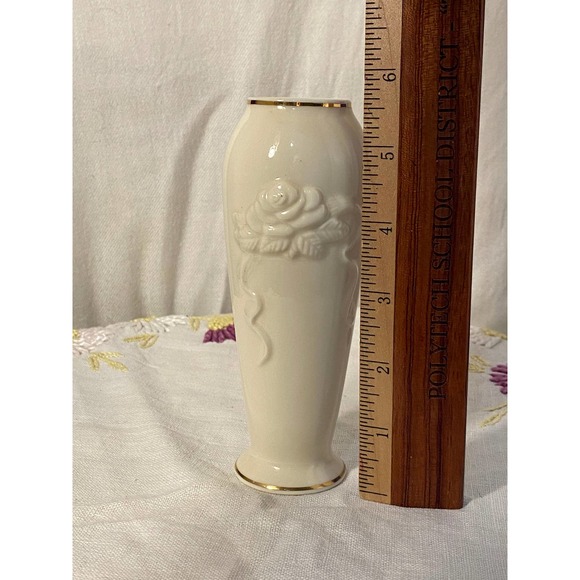 Lenox Bone China, Embossed Rose, Bud Vase 5 ¾" Porcelain with metallic gold trim - Picture 11 of 13